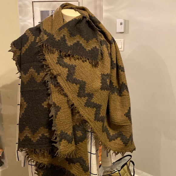 Wilfred Diamond Mosiac Scarf wrap blanket - Picture 10 of 14